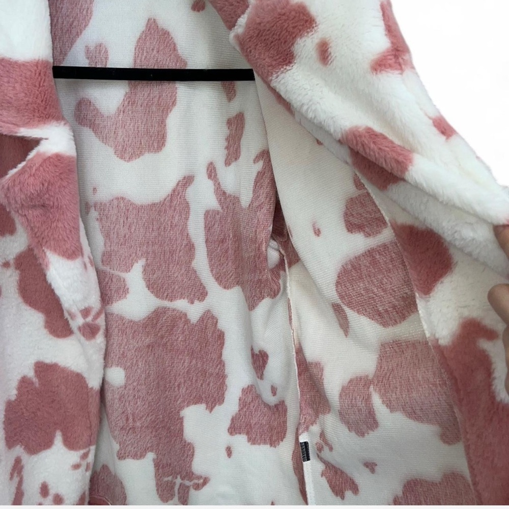 Jacket Coat Cow Print Pink White Faux Fur Long Sleeve Fits Sizes 4 to 12 - Picture 4 of 4